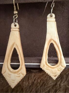 Carved Teardrop Cutout Dangle Earrings in Ivory Tone